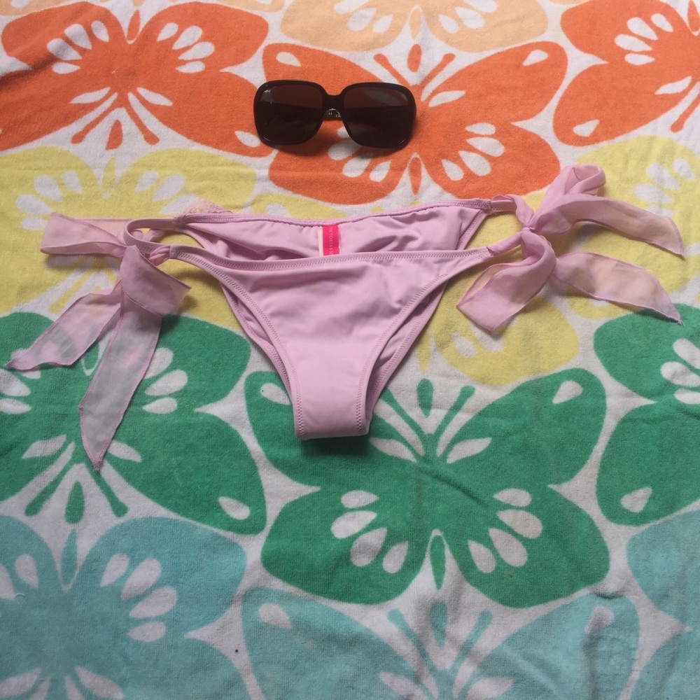 👙 Super cute and sexy pink ribbon lace bikini bottom Victoria’s Secret NWT S